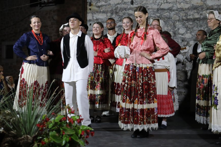 U Bibinjama održana dvadeseta večer folklora