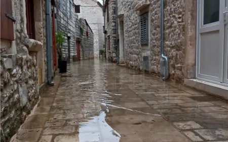 U Starom Gradu na Hvaru: ostaci antičkih i rimskih gradova.