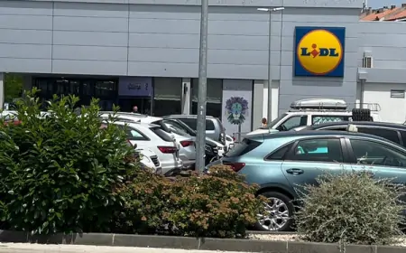 Kod Lidla u Zadru ostavili djecu u automobilu