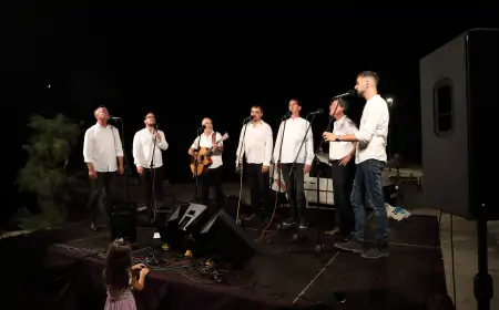 Ovacije za nastup klape Bibinje na plaži Frnaža