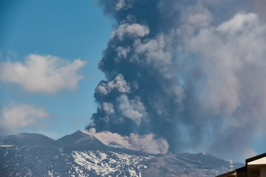 Eruptirala Etna