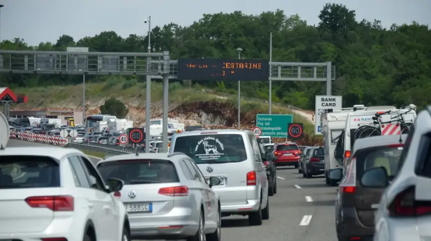 HAK: Zbog nesreće na A1 prekinut promet između čvorova Gospić i Gornja ploča