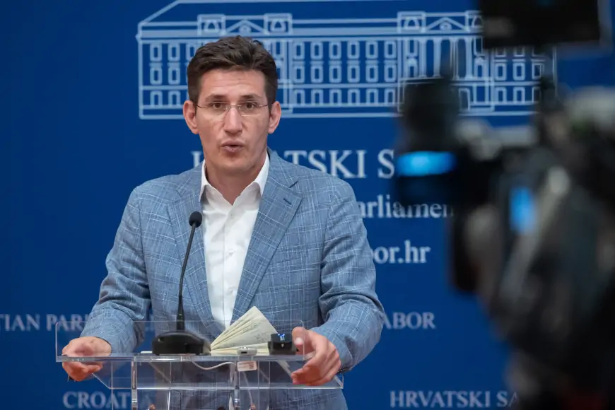 Troskot: Ista klika sustavno uništava sustav obrazovanja