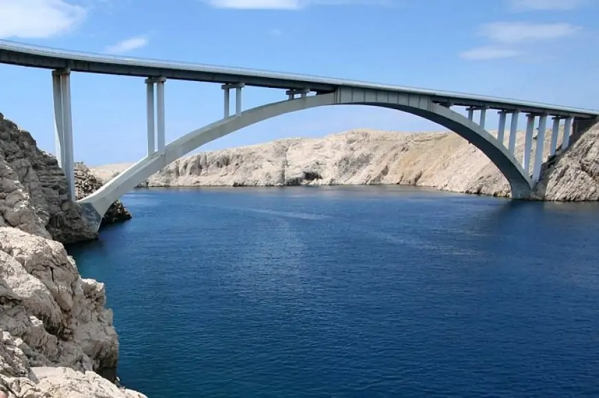 Zbog olujnog vjetra zatvoreni su Paški most i linija  A1