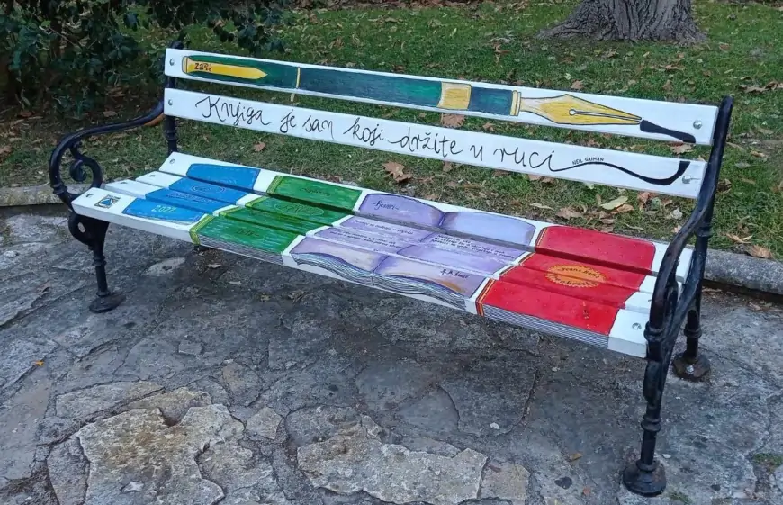 Mladi očistili i pofarbali Zadarsku književnu klupu
