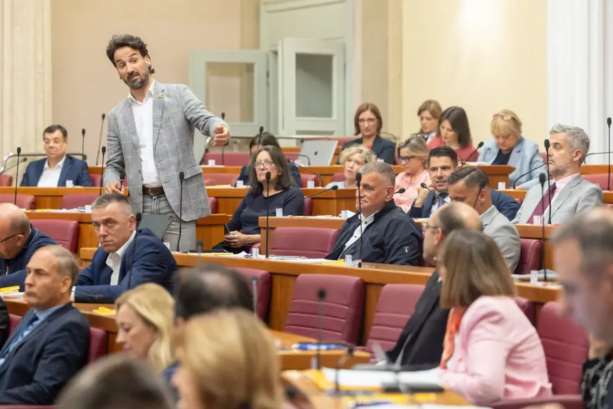 Oporba: Olakšati izlazak iz dužničkog ropstva; HDZ: Za 150.000 građana oprošten dug