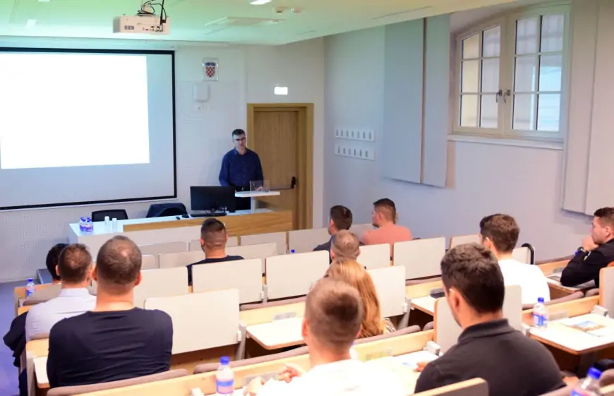 Sveučilište u Zadru: posjet budućih nastavnika letenja