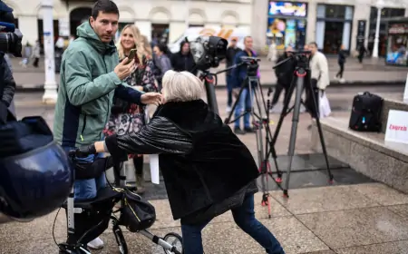 Foto vijest:  žena s kolicima koja je napala Pernara je Višnja Škreblin, aktivistica Radničke Fronte!!