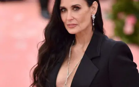 Demi Moore: Majka ju je prodala s 15, silovana je, a onda se prepustila porocima