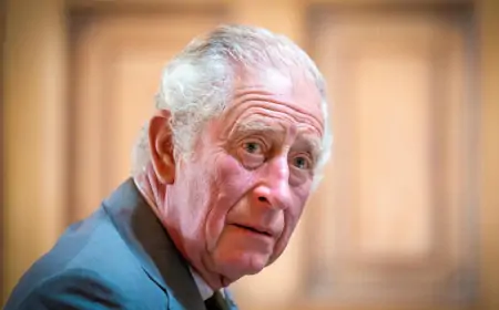 London: Kralj Charles III. svečano otkrio kipove Elizabete II. i princa Philipa