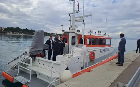 Izvršene prve akcije novom brodicom za medicinski prijevoz s Brača u Split