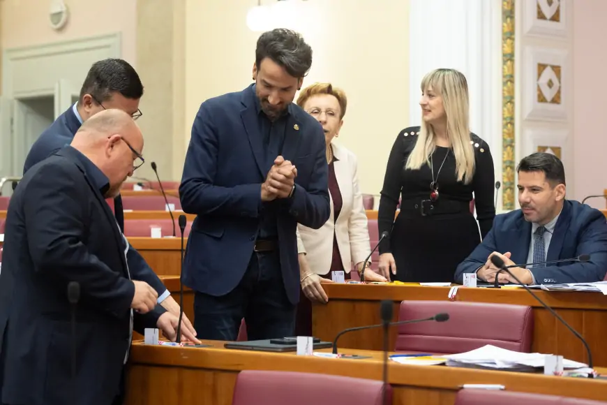Desna oporba: vojsku na ključne granične točke, lijeva: migranti nisu prijetnja