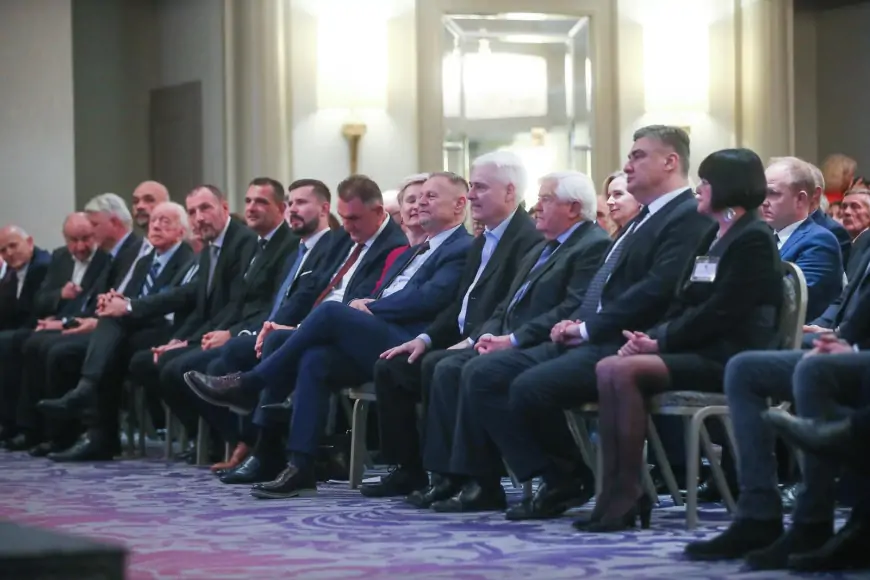 Politička krema na promociji knjige Stipe Mesića u "Sheratonu "