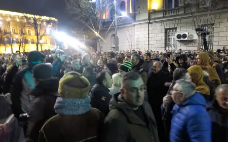 Prosvjed oporbe koja traži nove izbore u Beogradu nastavio se i nakon ponoći