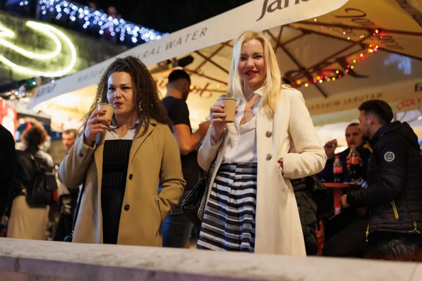 Adventsku pozornicu sinoć “osvojila” Gina i Gee Gee's bend