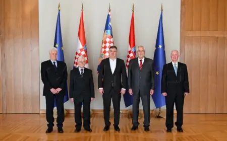 Milanović s autorima monografije o Riječanima u Domovinskom ratu