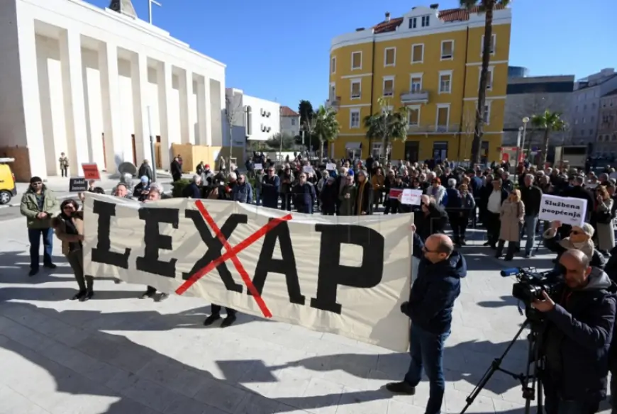 Prosvjed novinara u Splitu: Kršit ćemo "Lex AP"