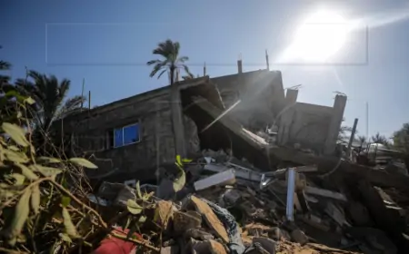 Deseci ubijeni u noćnim napadima dok Hamas razmatra prijedlog o primirju u Gazi
