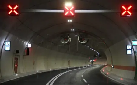 U tunelu Pećine sudarili se teretno i osobno vozilo, dvoje poginulih