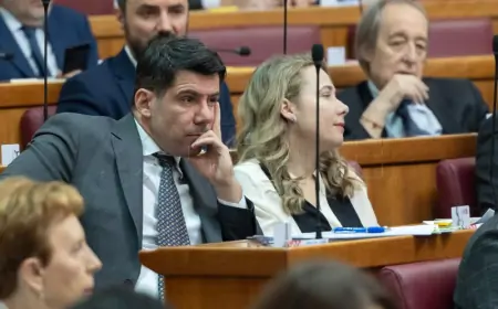 Grmoja: Na Trgu svetog Marka organiziran je lijevi, umjesto antivladin prosvjed