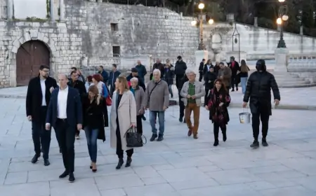 Prekršajno prijavljen 29-godišnjak koji je u Zadru tekućinom zalio SDP-ovca Radetu