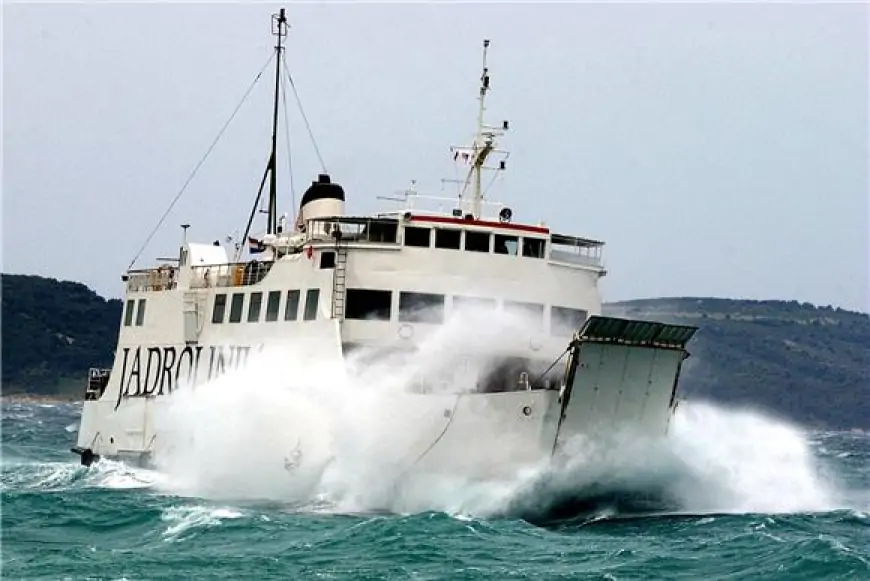 Narančasto upozorenje, zbog jakog vjetra u prekidu trajektne linije
