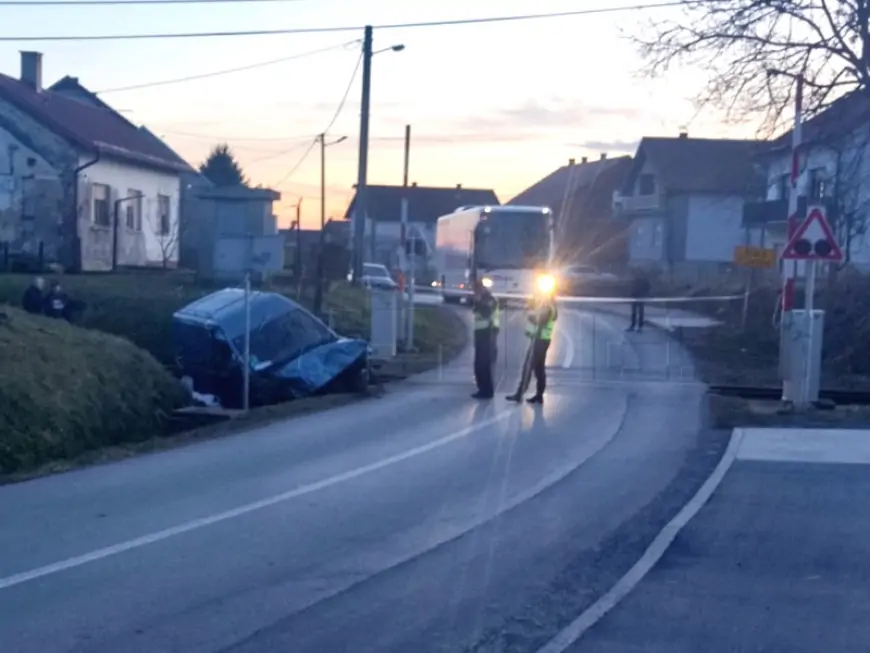 Sudar vlaka i kombija kod Bjelovara, vozač prevezen u bolnicu