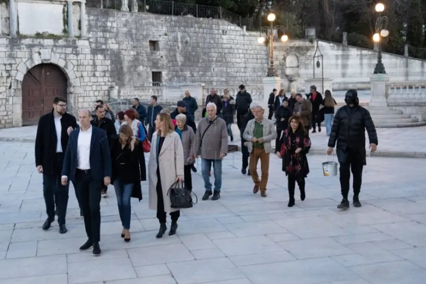 Prekršajno prijavljen 29-godišnjak koji je u Zadru tekućinom zalio SDP-ovca Radetu