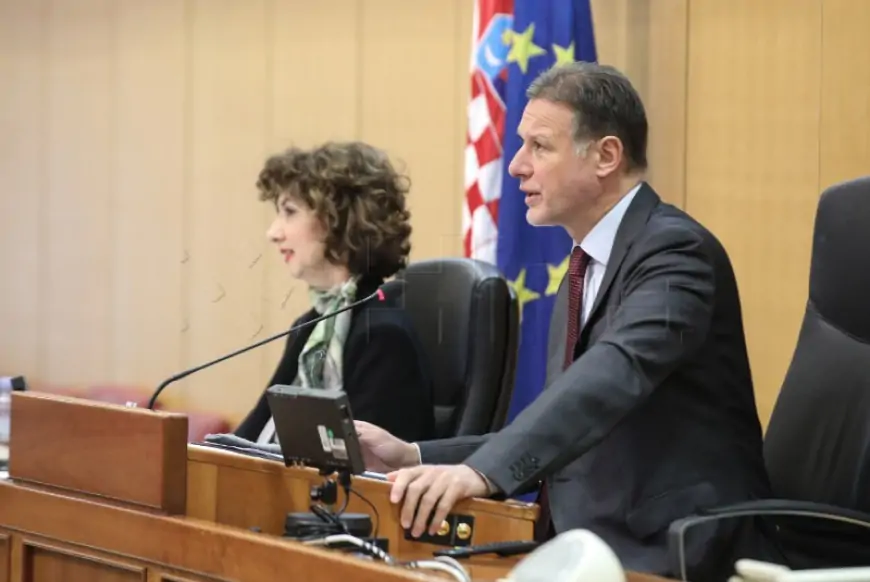 Sabor: Optužbe, uvrede, recitacije i bećarac