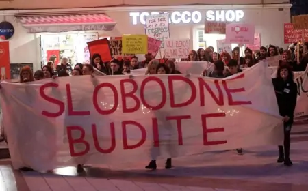 Noćni marš u Osijeku pod geslom 'Žena s glasom'