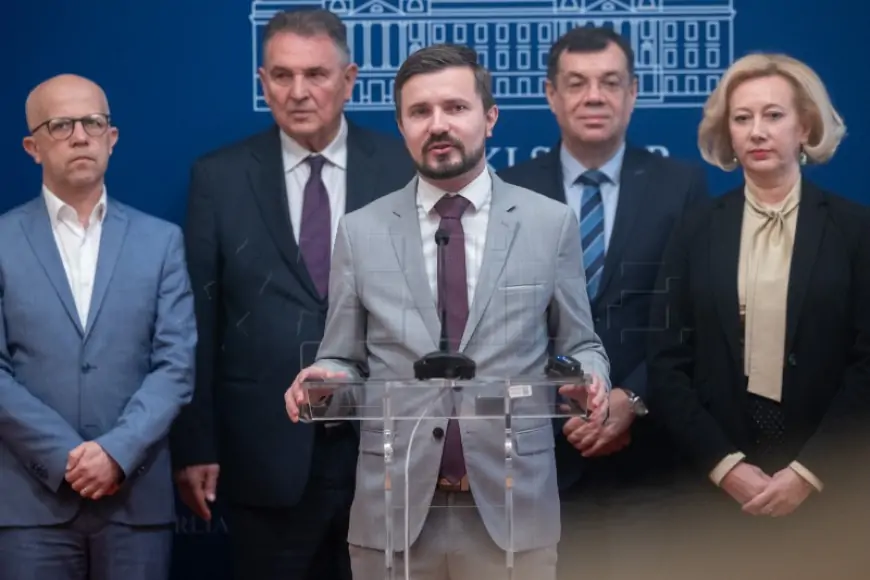 Liberalni savez kroz dva dana odlučuje ostaje li u velikoj koaliciji