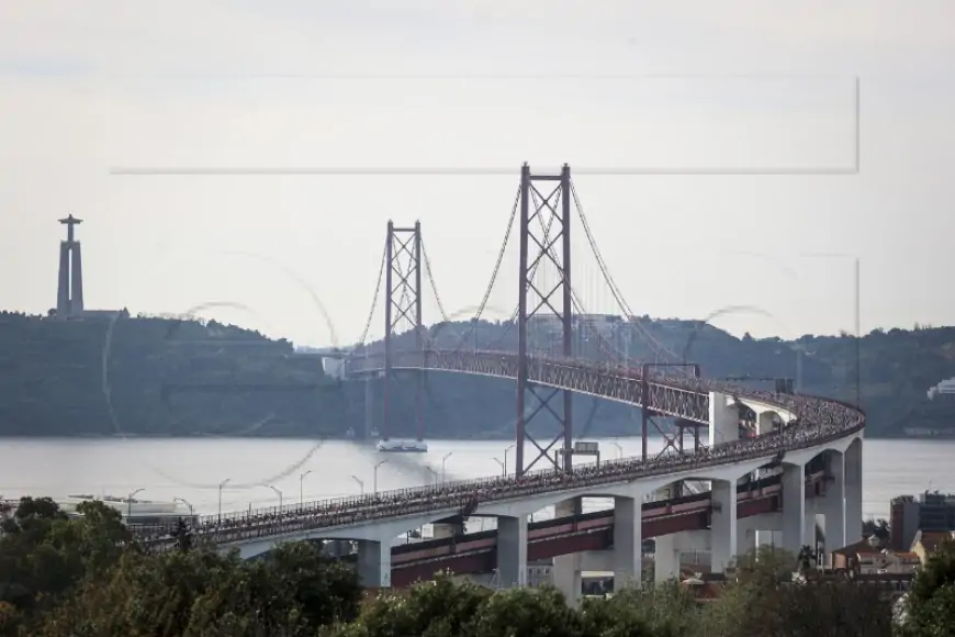 Srušio se most u Baltimoreu nakon što se u njega zabio brod
