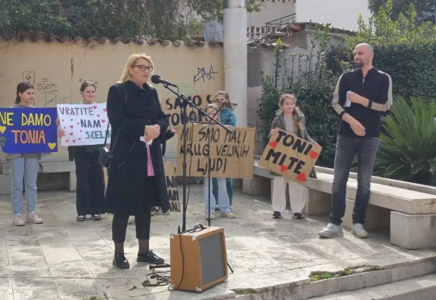 Prosvjed u Šibeniku zbog otkaza profesoru tjelesnog