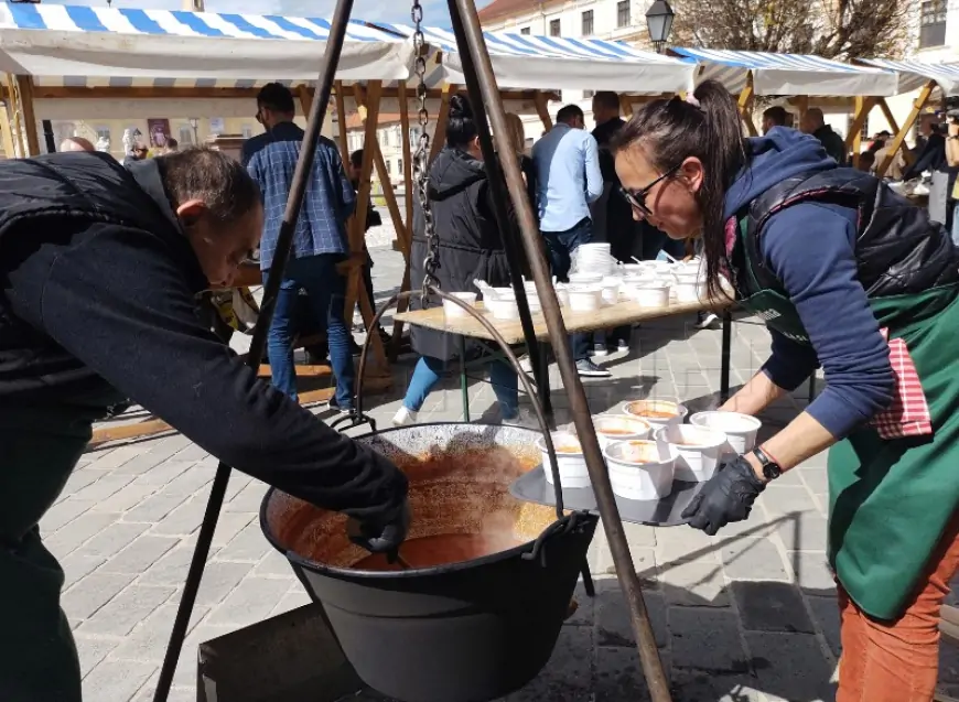 Majstori kotlića Osjećanima na Veliki petak skuhali 2.000 porcija fiša