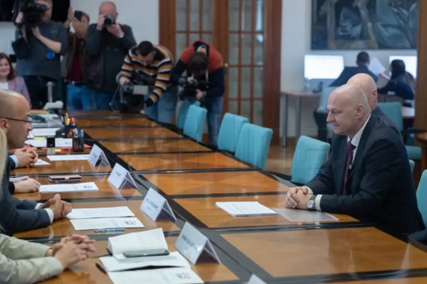 EUROPARLAMENTARCI KOLAKUŠIĆ I ILČIĆ PREDALI LISTE: NA EU IZBORE IZLAZE SAMOSTALNO