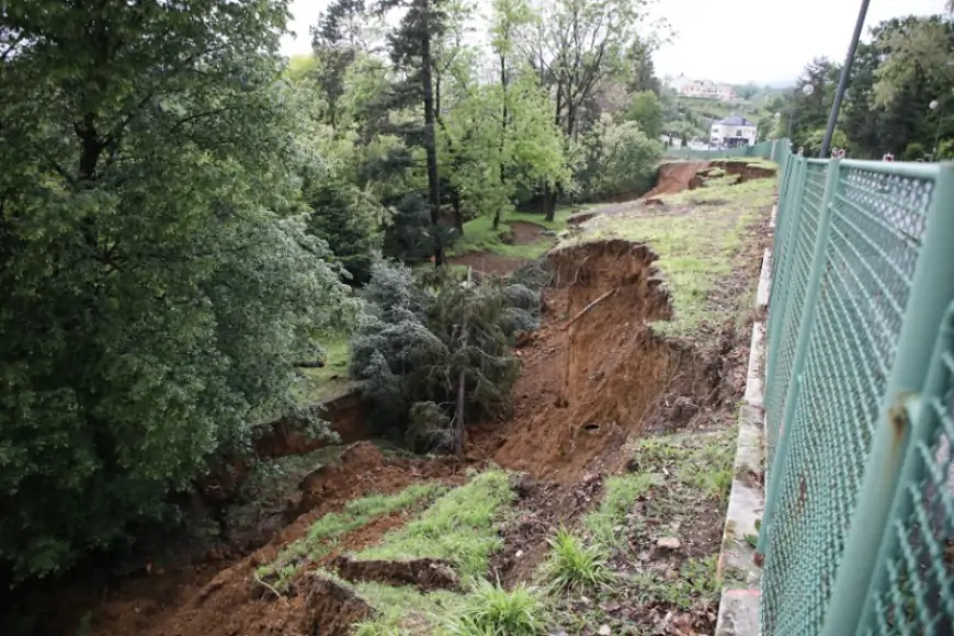 NOVA AKTIVACIJA KLIZIŠTA NA ULAZU U PREDSJEDNIČKE DVORE, ZATVOREN DIO ULICE PANTOVČAK