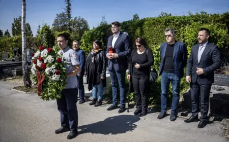 SDP POLOŽIO VIJENCE NA MIROGOJU POVODOM DANA POBJEDE NAD FAŠIZMOM I DANA EUROPE