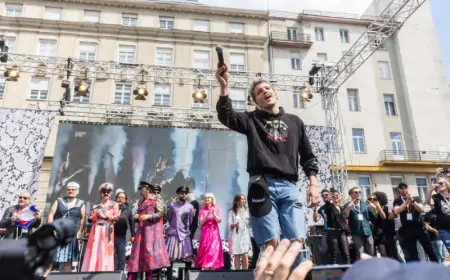BABY LASAGNA NA GLAVNOM ZAGREBAČKOM TRGU PRED ODUŠEVLJENIM OBOŽAVATELJIMA