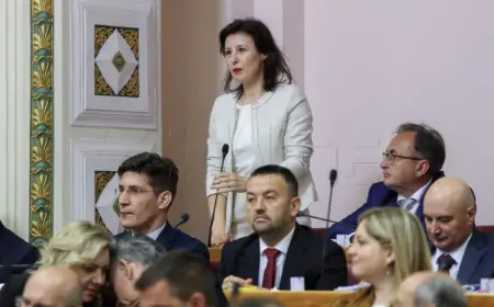 SABOR: OPORBA PODSJEĆA HDZ I DP ŠTO SU JEDNI O DRUGIMA GOVORILI, VLADAJUĆI SE HVALE