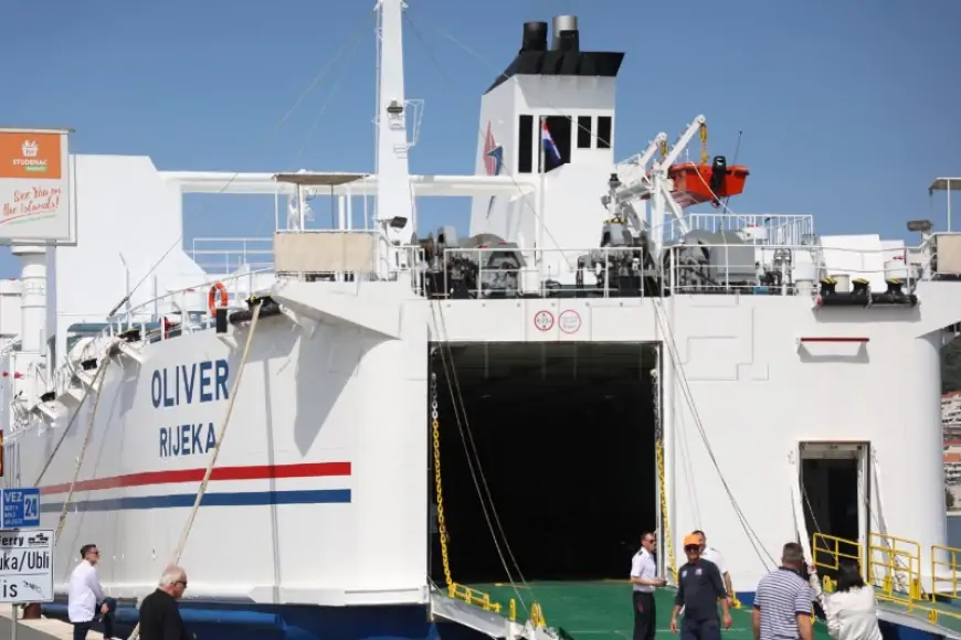 PRVA SLUŽBENA PLOVIDBA TRAJEKTA "OLIVER"