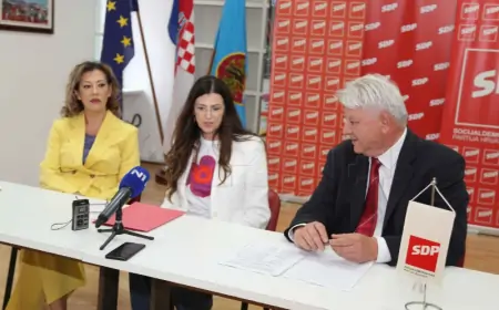 KOMADINA: DEMOKRATSKE SNAGE TREBAJU SE OKUPITI I ZAUSTAVITI SKRETANJE U DESNO