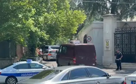 TERORISTIČKI NAPAD U BEOGRADU: MUŠKARAC SAMOSTRELOM PUCAO NA POLICAJCA ISPRED VELEPOSLANSTVA IZRAELA