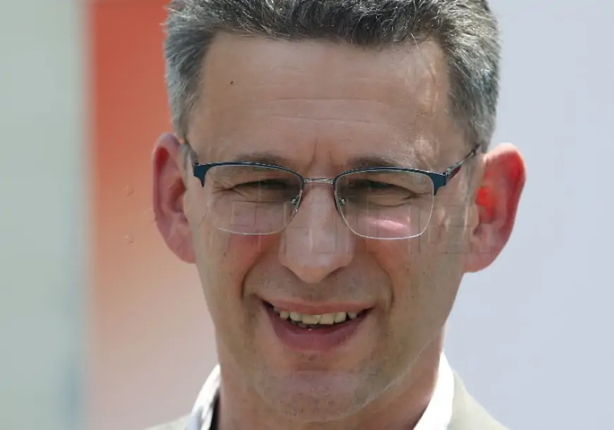 PETROV (MOST) POZVAO MANJINCE DA ODLUČE JESU LI VLADAJUĆI ILI OPORBA