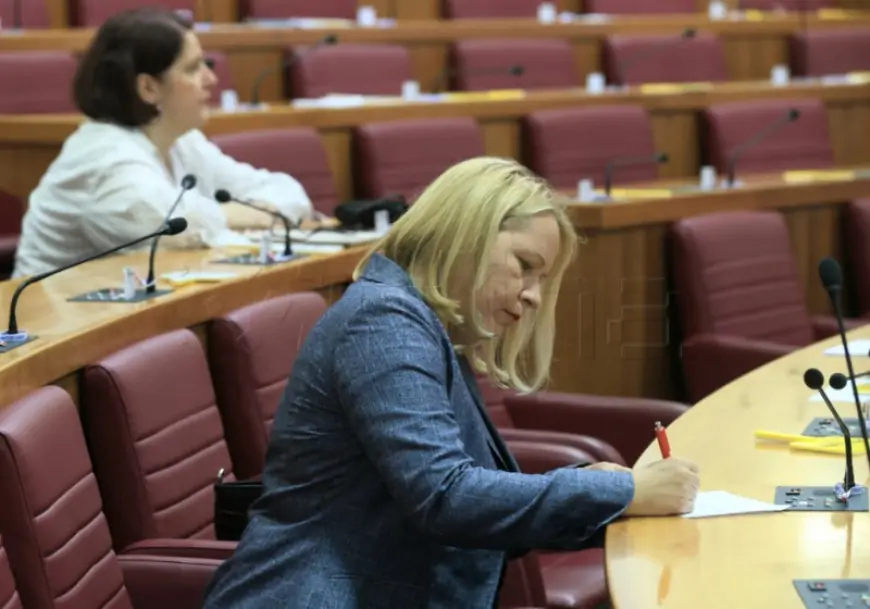 IKIĆ BANIČEK (SDP): VLADA U SMŽ OBNOVILA ČETIRI OBJEKTA; BAČIĆ: TO NIJE TOČNO