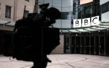 POZNATI BIVŠI BBC-jev VODITELJ OPTUŽEN ZBOG EKSPLICITNIH FOTOGRAFIJA DJECE