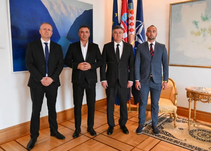 PREDSJEDNIK MILANOVIĆ PRIMIO ORGANIZATORE 27.MARATONA LAĐA
