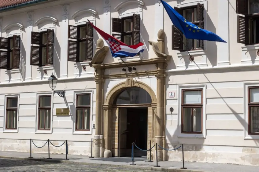 VLADEA U ČETVRTAK DIŽE OSNOVICU DRŽAVNIM DUŽNOSNICIMA NA 947 EURA