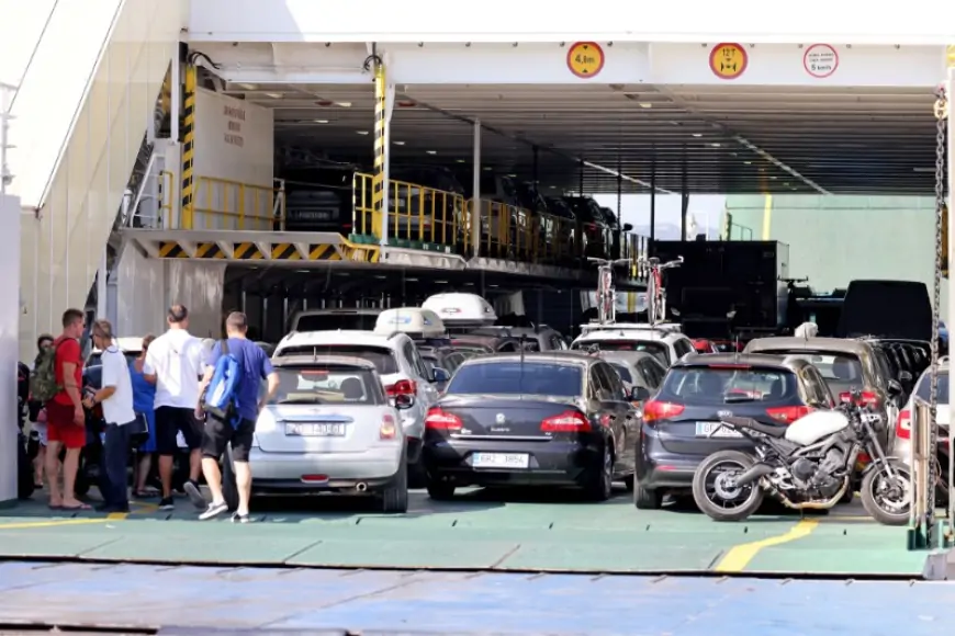 KROZ SPLITSKU ZRAČNU I TRAJEKTNU LUKU ZA VIKEND ĆE PROĆI 142 TISUĆE PUTNIKA