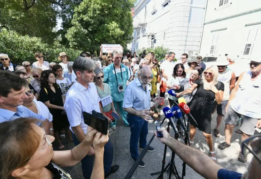 PROSVJEDNI SKUP ZDRAVSTVENIH RADNIKA OTOKA KRKA