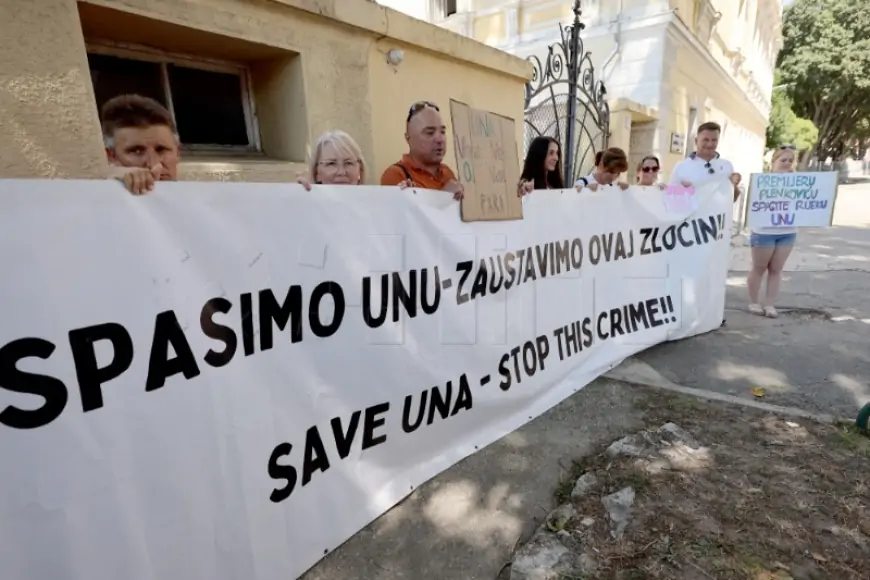 PROSVJEDNICI PROTIV HIDROELEKTRANE I DALJE SE OKUPLJAJU NA IZVORU UNE